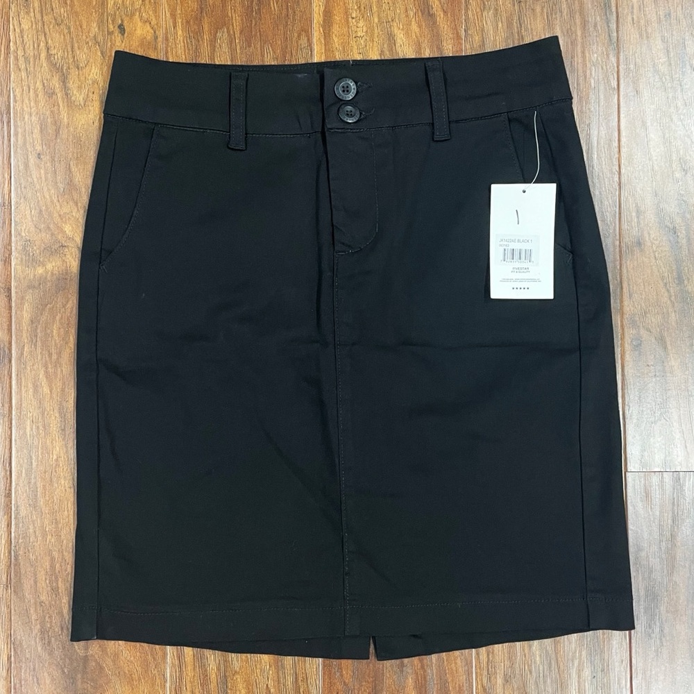 Juniors 5-Star Black Skirt